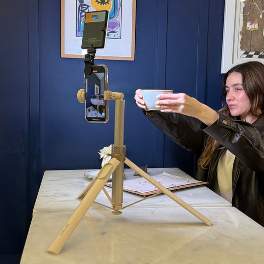 Trípode Aesthetic + Luz Led Kuzler